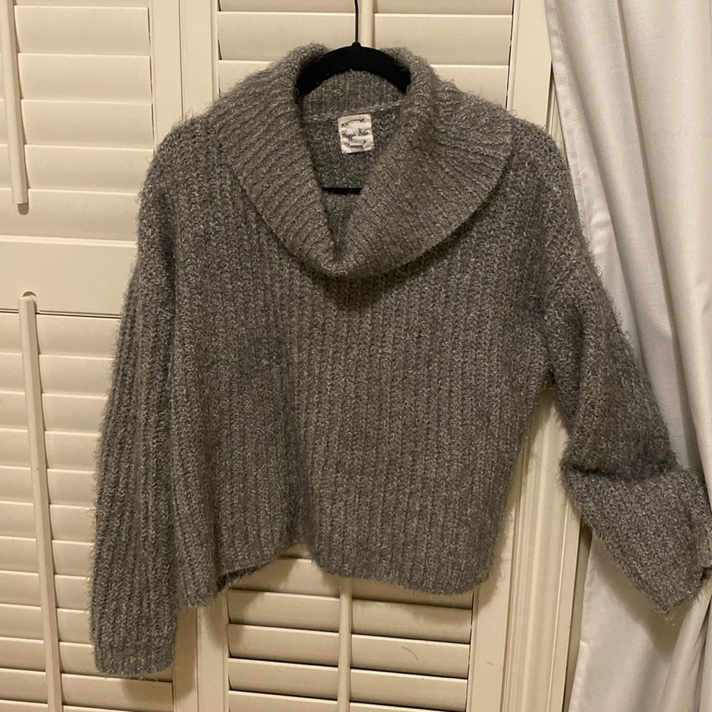 Turtleneck cropped sweater